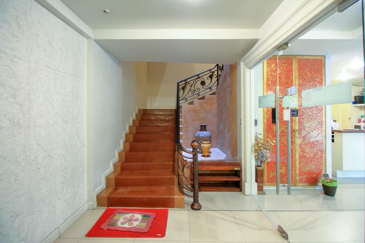 Oyo 307 Baan Udom Hotel กรุงเทพมหานคร ภายนอก รูปภาพ